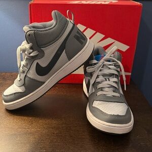 Nike Court Borough mid top sneakers